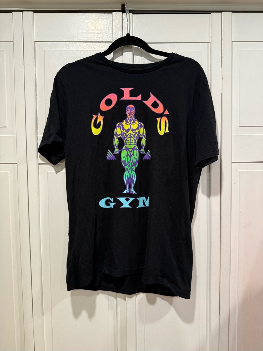 Golds gym graphic t shirt size large like new